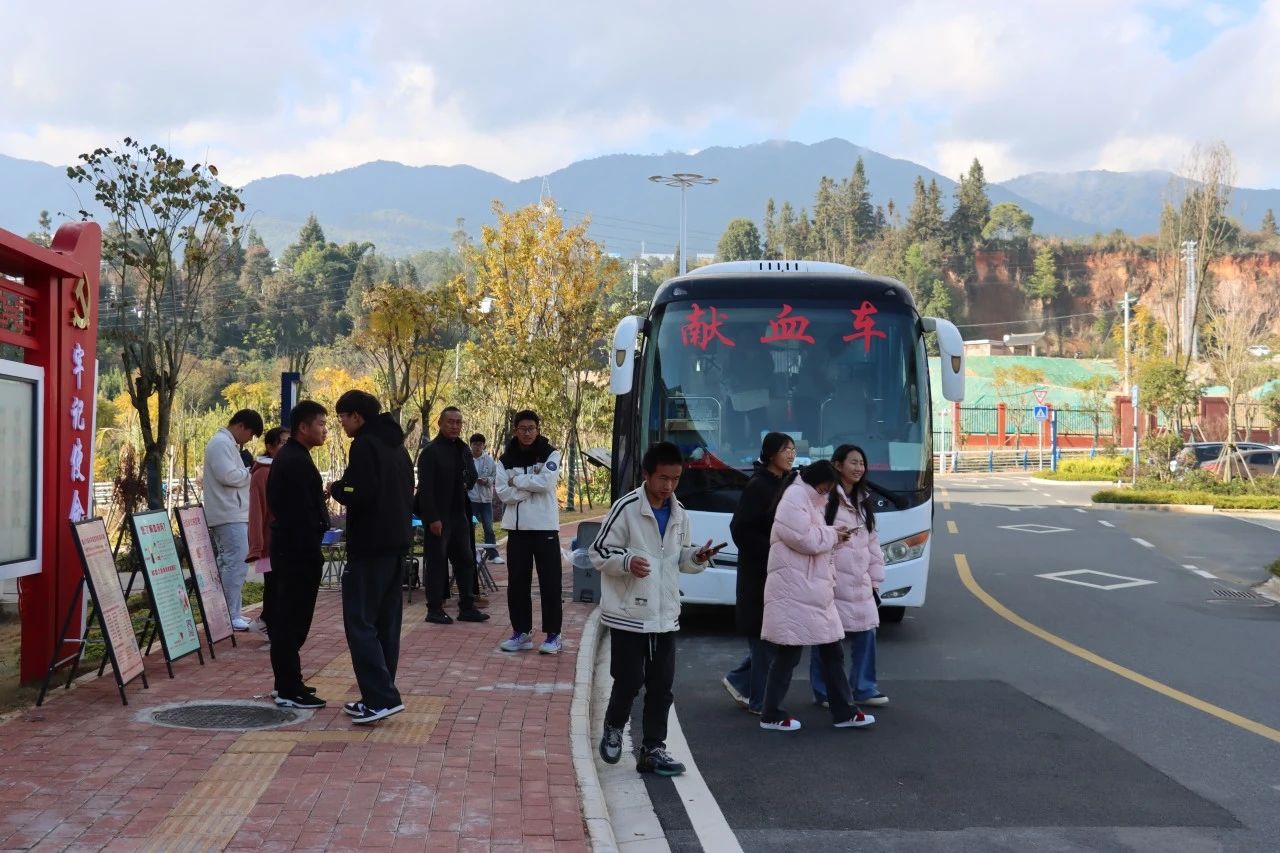 热血汇聚，爱满校园—— PP电子游戏网站师生参加无偿献血活动